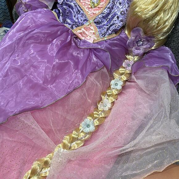 Disney rapunzel costume size 7/8 with wig - Picture 3 of 4